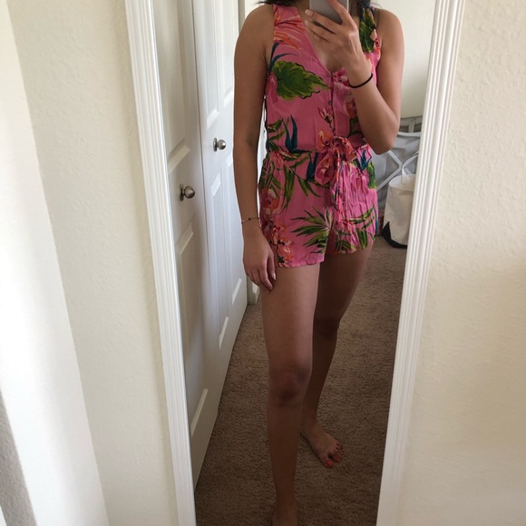 Floral romper - NEVER WORN - Picture 1 of 5